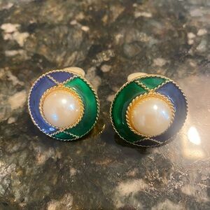 Vintage Elegant Gold and Green Pearl clip on Earrings